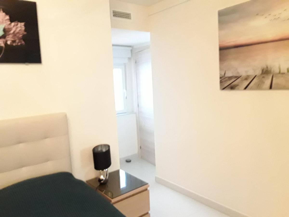 Апартаменты Front Port Line Sleeps 6 Марбелья Экстерьер фото